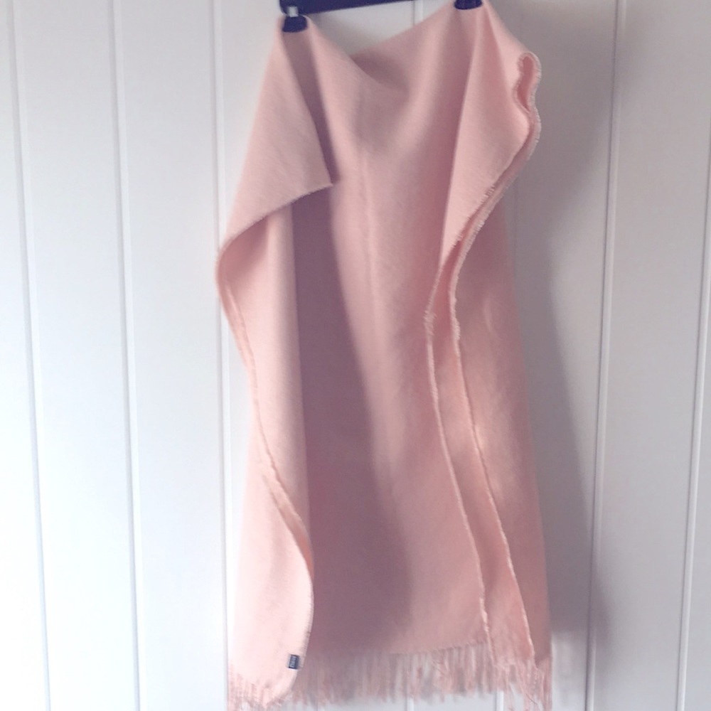 H&M Ladies light pink shawl / scarf